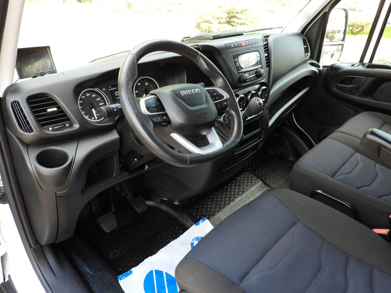 Iveco DAILY 35S18 PRITSCHE PLANE AUFZUG 8 PALETTEN - Transportbil med kapell: bild 2 Iveco DAILY 35S18 PRITSCHE PLANE AUFZUG 8 PALETTEN - Transportbil med kapell: bild 2