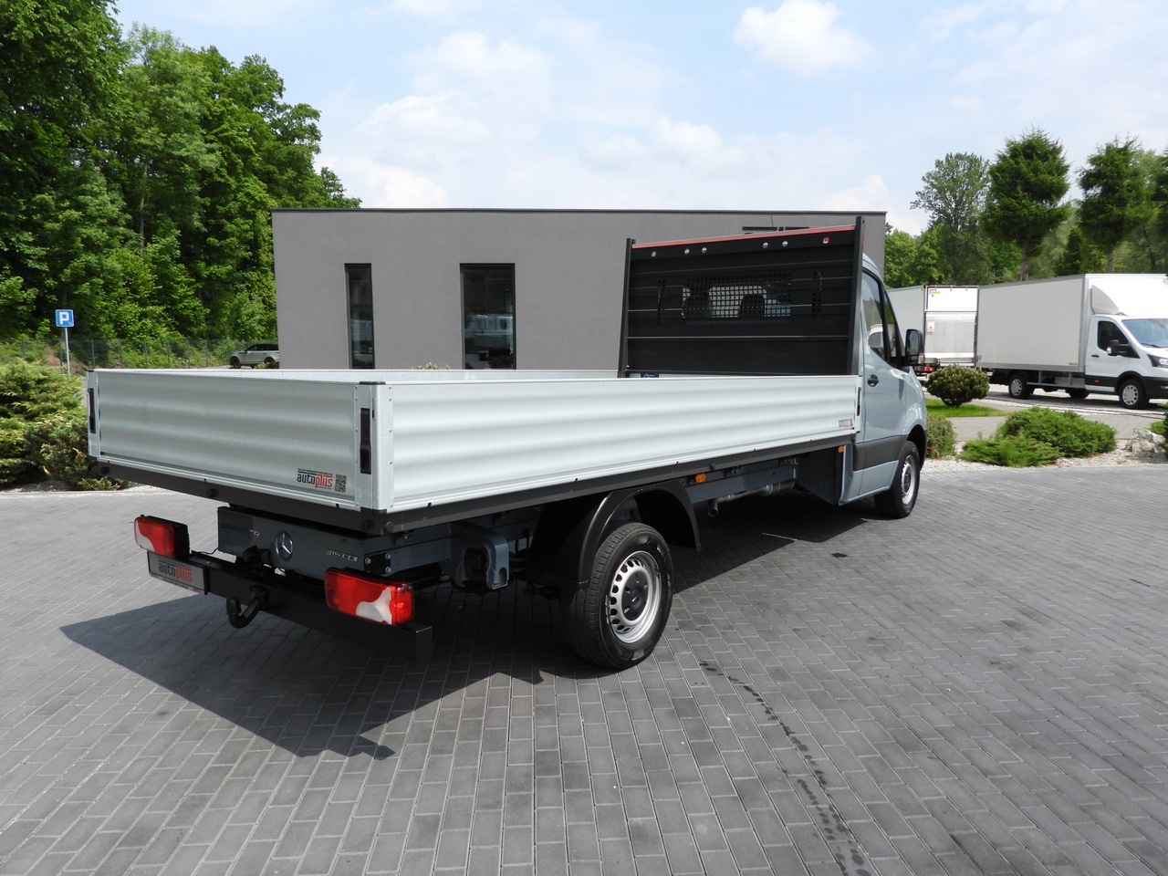 MERCEDES SPRINTER 315 STAKE BODY 8 PALLETS CRUISE CONTROL AIR CONDITIONING 150HP - Transportbil med flak: bild 3 MERCEDES SPRINTER 315 STAKE BODY 8 PALLETS CRUISE CONTROL AIR CONDITIONING 150HP - Transportbil med flak: bild 3