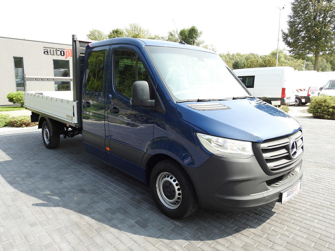 MERCEDES SPRINTER 316 STAKE BODY DOUBLE CABIN DOKA 7 SEATS AIR CONDITIONING 160HP - Dubbelhytt transportbil: bild 4 MERCEDES SPRINTER 316 STAKE BODY DOUBLE CABIN DOKA 7 SEATS AIR CONDITIONING 160HP - Dubbelhytt transportbil: bild 4