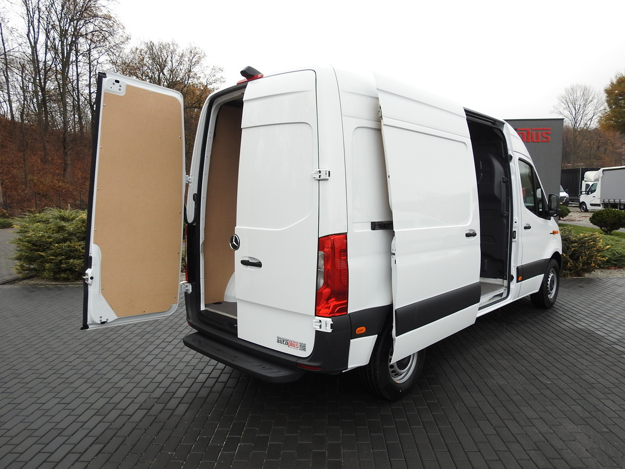 MERCEDES eSprinter NEW ELECTRIC VAN AUTOMATIC TRANSMISSION GUARANTEE 95HP - Skåpbil: bild 3 MERCEDES eSprinter NEW ELECTRIC VAN AUTOMATIC TRANSMISSION GUARANTEE 95HP - Skåpbil: bild 3