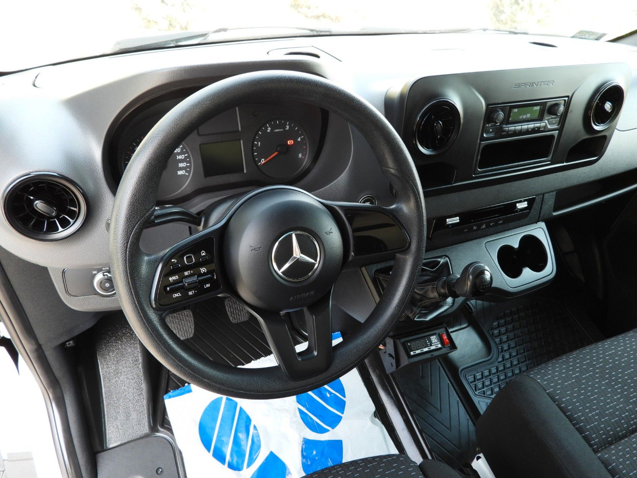 Mercedes-Benz SPRINTER 316 KÜHLKOFFER 0*C AUFZUG 8 PALETTEN - Kylbil: bild 2 Mercedes-Benz SPRINTER 316 KÜHLKOFFER 0*C AUFZUG 8 PALETTEN - Kylbil: bild 2