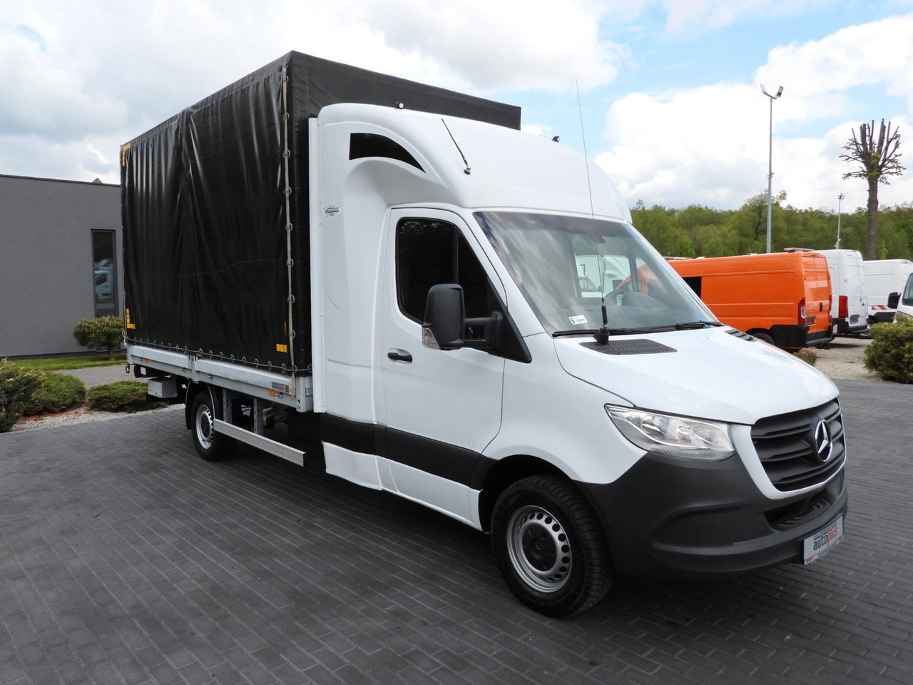 Mercedes-Benz SPRINTER 316 PRITSCHE PLANE AUFZUG 8 PALETTEN - Transportbil med kapell, Dubbelhytt transportbil: bild 4 Mercedes-Benz SPRINTER 316 PRITSCHE PLANE AUFZUG 8 PALETTEN - Transportbil med kapell, Dubbelhytt transportbil: bild 4