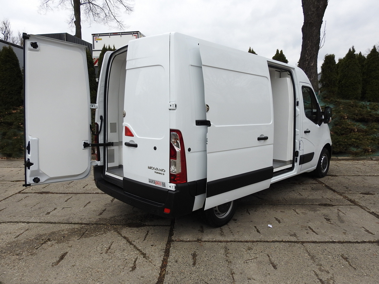 OPEL MOVANO REFRIGERATOR VAN 0*C CRUISE CONTROL NAVIGATION AIR CONDITIONING LED LIGHTS 136HP - Kylbil: bild 3 OPEL MOVANO REFRIGERATOR VAN 0*C CRUISE CONTROL NAVIGATION AIR CONDITIONING LED LIGHTS 136HP - Kylbil: bild 3