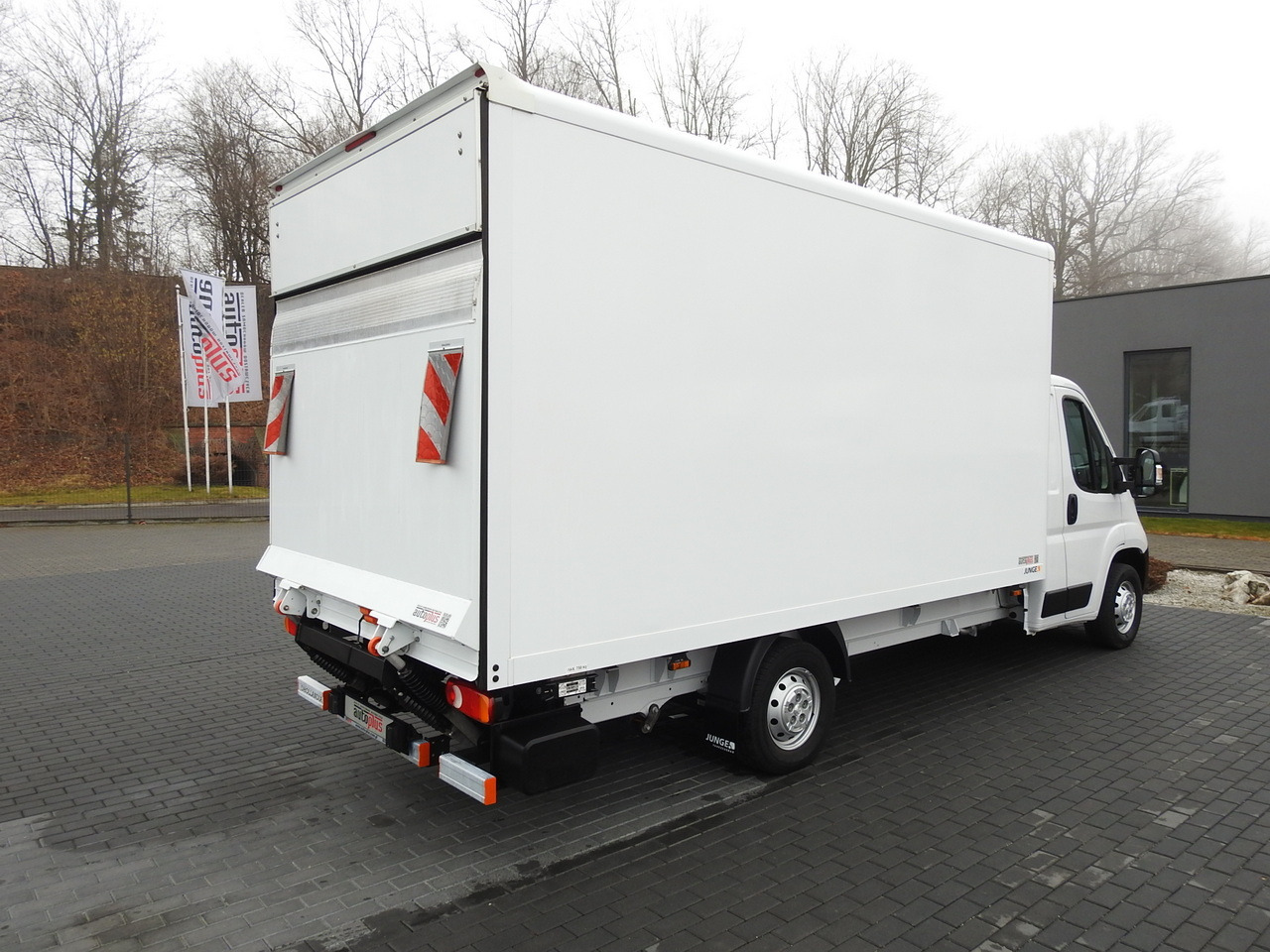 PEUGEOT BOXER BOX LIFT 8 PALLETS CRUISE CONTROL AIR CONDITIONING 140HP - Volymskåp: bild 3 PEUGEOT BOXER BOX LIFT 8 PALLETS CRUISE CONTROL AIR CONDITIONING 140HP - Volymskåp: bild 3