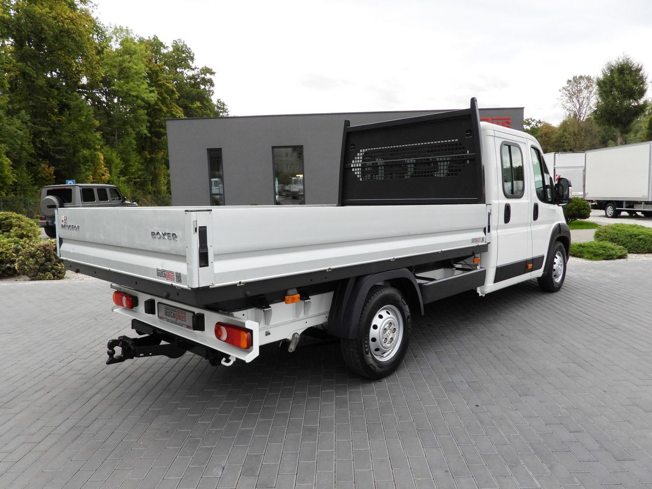 PEUGEOT BOXER STAKE BODY DOUBLE CABIN DOKA 7 SEATS CRUISE CONTROL AIR CONDITIONING 140HP - Transportbil med flak: bild 4 PEUGEOT BOXER STAKE BODY DOUBLE CABIN DOKA 7 SEATS CRUISE CONTROL AIR CONDITIONING 140HP - Transportbil med flak: bild 4