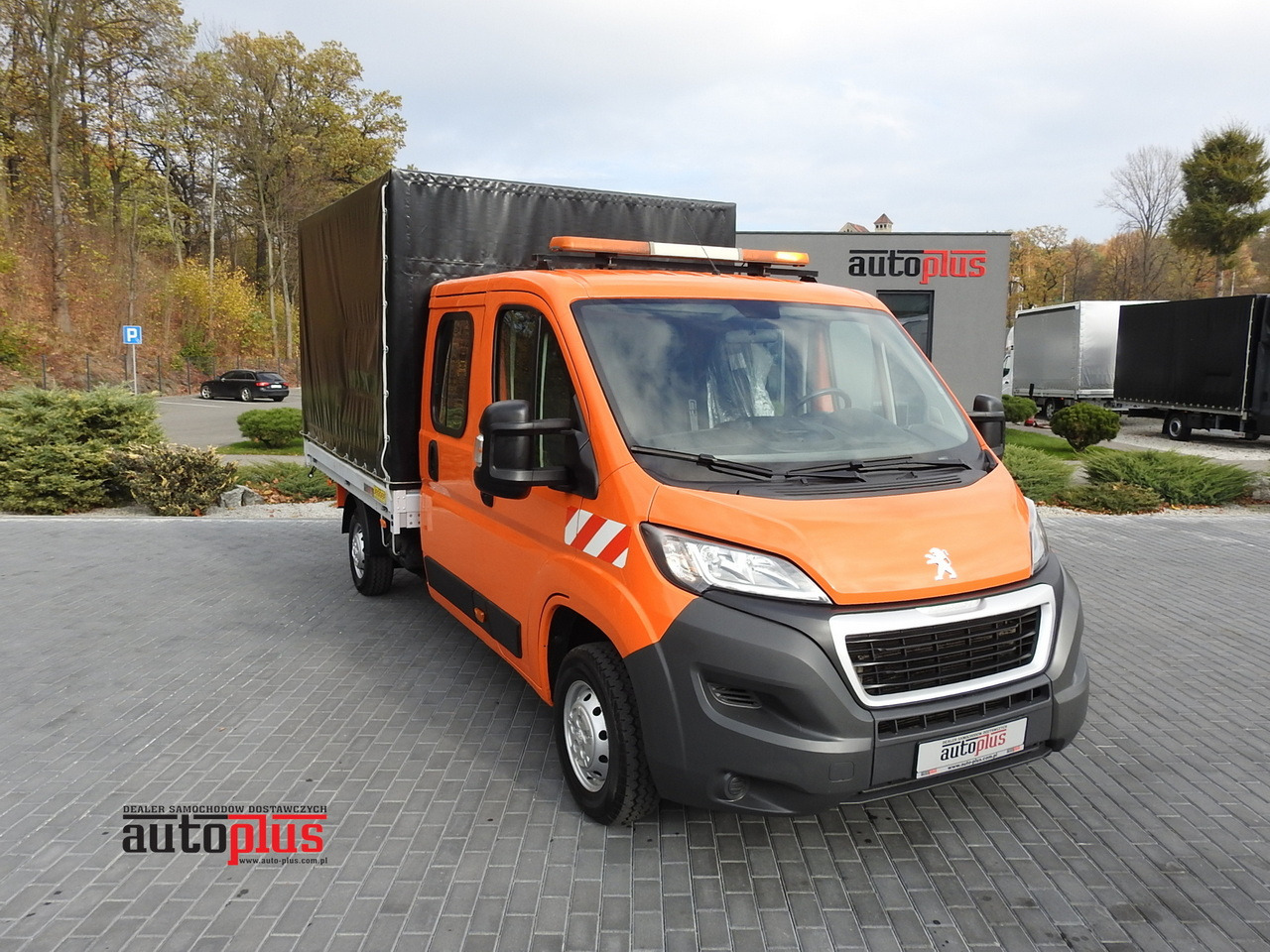 PEUGEOT BOXER STAKE BODY TARPAULIN DOUBLE CABIN DOKA 7 SEATS AIR CONDITIONING PNEUMATICS 140HP - Transportbil med flak: bild 1 PEUGEOT BOXER STAKE BODY TARPAULIN DOUBLE CABIN DOKA 7 SEATS AIR CONDITIONING PNEUMATICS 140HP - Transportbil med flak: bild 1