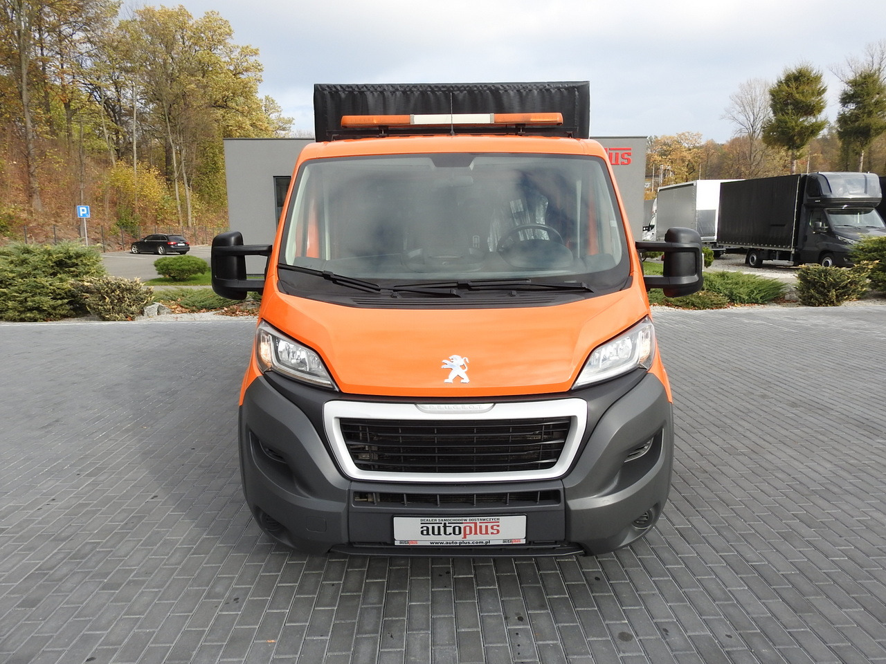 PEUGEOT BOXER STAKE BODY TARPAULIN DOUBLE CABIN DOKA 7 SEATS AIR CONDITIONING PNEUMATICS 140HP - Transportbil med flak: bild 5 PEUGEOT BOXER STAKE BODY TARPAULIN DOUBLE CABIN DOKA 7 SEATS AIR CONDITIONING PNEUMATICS 140HP - Transportbil med flak: bild 5