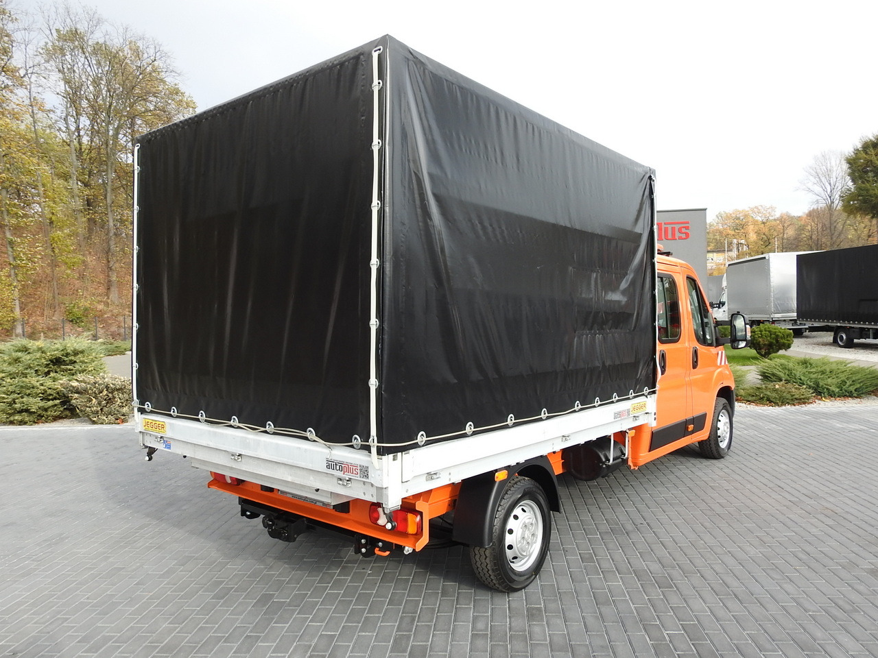 PEUGEOT BOXER STAKE BODY TARPAULIN DOUBLE CABIN DOKA 7 SEATS AIR CONDITIONING PNEUMATICS 140HP - Transportbil med flak: bild 3 PEUGEOT BOXER STAKE BODY TARPAULIN DOUBLE CABIN DOKA 7 SEATS AIR CONDITIONING PNEUMATICS 140HP - Transportbil med flak: bild 3
