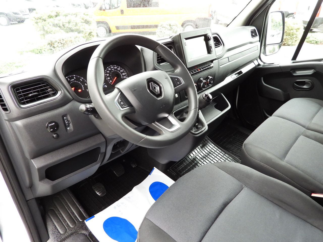RENAULT MASTER TARPAULIN 12 PALLETS WEBASTO CRUISE CONTROL NAVIGATION LED LIGHTS PNEUMATICS AIR CONDITIONING 165HP - Transportbil med kapell: bild 2 RENAULT MASTER TARPAULIN 12 PALLETS WEBASTO CRUISE CONTROL NAVIGATION LED LIGHTS PNEUMATICS AIR CONDITIONING 165HP - Transportbil med kapell: bild 2