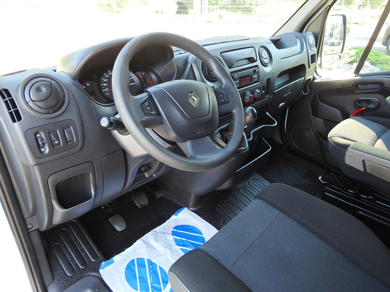 RENAULT MASTER TARPAULIN 8 PALLETS WEBASTO CRUISE CONTROL AIR CONDITIONING PNEUMATICS 170HP - Transportbil med kapell: bild 2 RENAULT MASTER TARPAULIN 8 PALLETS WEBASTO CRUISE CONTROL AIR CONDITIONING PNEUMATICS 170HP - Transportbil med kapell: bild 2