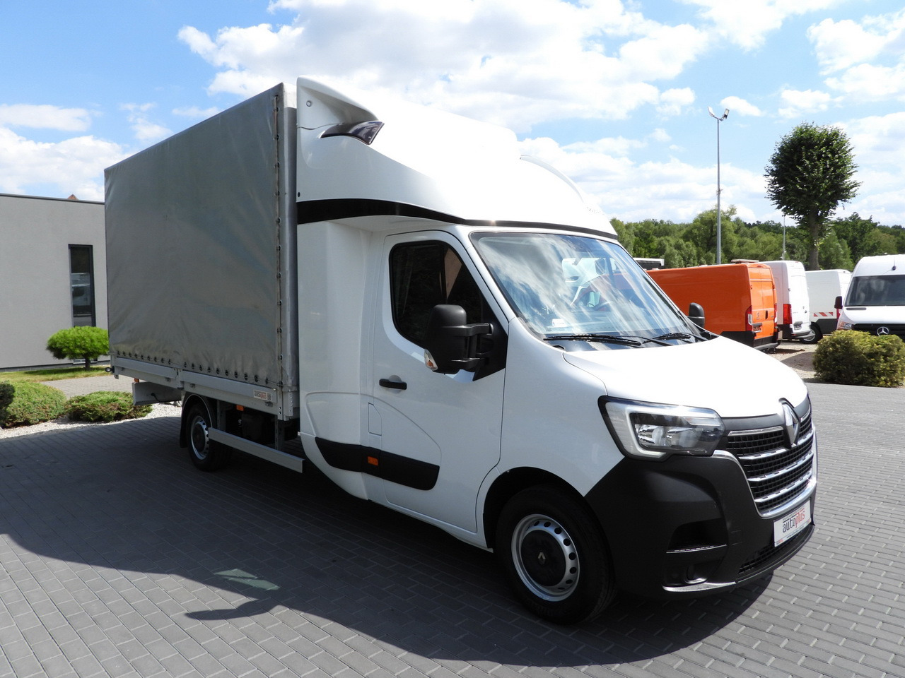 RENAULT MASTER TARPAULIN 8 PALLETS WEBASTO CRUISE CONTROL LED LIGHTS PNEUMATICS AIR CONDITIONING 165HP - Transportbil med kapell: bild 4 RENAULT MASTER TARPAULIN 8 PALLETS WEBASTO CRUISE CONTROL LED LIGHTS PNEUMATICS AIR CONDITIONING 165HP - Transportbil med kapell: bild 4