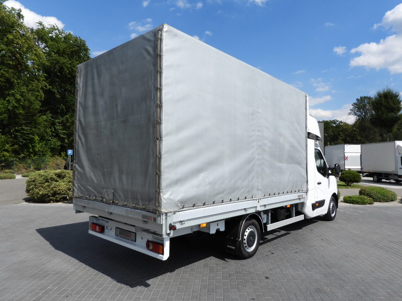 RENAULT MASTER TARPAULIN 8 PALLETS WEBASTO CRUISE CONTROL LED LIGHTS PNEUMATICS AIR CONDITIONING 165HP - Transportbil med kapell: bild 3 RENAULT MASTER TARPAULIN 8 PALLETS WEBASTO CRUISE CONTROL LED LIGHTS PNEUMATICS AIR CONDITIONING 165HP - Transportbil med kapell: bild 3