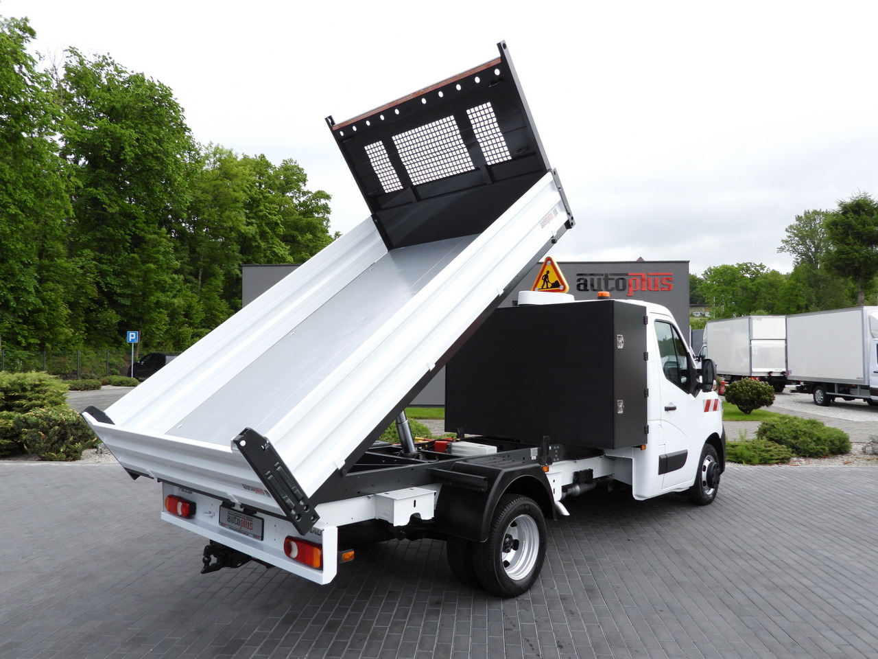 RENAULT MASTER TIPPER CRUISE CONTROL LED LIGHTS TWIN WHEELS AIR CONDITIONING  130HP - Transportbil med tippflak: bild 3 RENAULT MASTER TIPPER CRUISE CONTROL LED LIGHTS TWIN WHEELS AIR CONDITIONING  130HP - Transportbil med tippflak: bild 3
