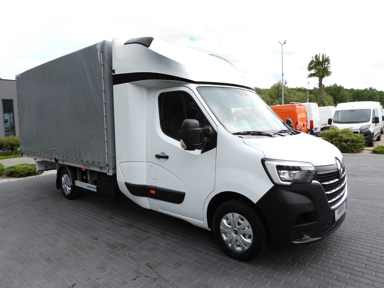 Renault MASTER PRITSCHE PLANE 8 PALETTEN WEBASTO A/C - Transportbil med kapell, Dubbelhytt transportbil: bild 4 Renault MASTER PRITSCHE PLANE 8 PALETTEN WEBASTO A/C - Transportbil med kapell, Dubbelhytt transportbil: bild 4