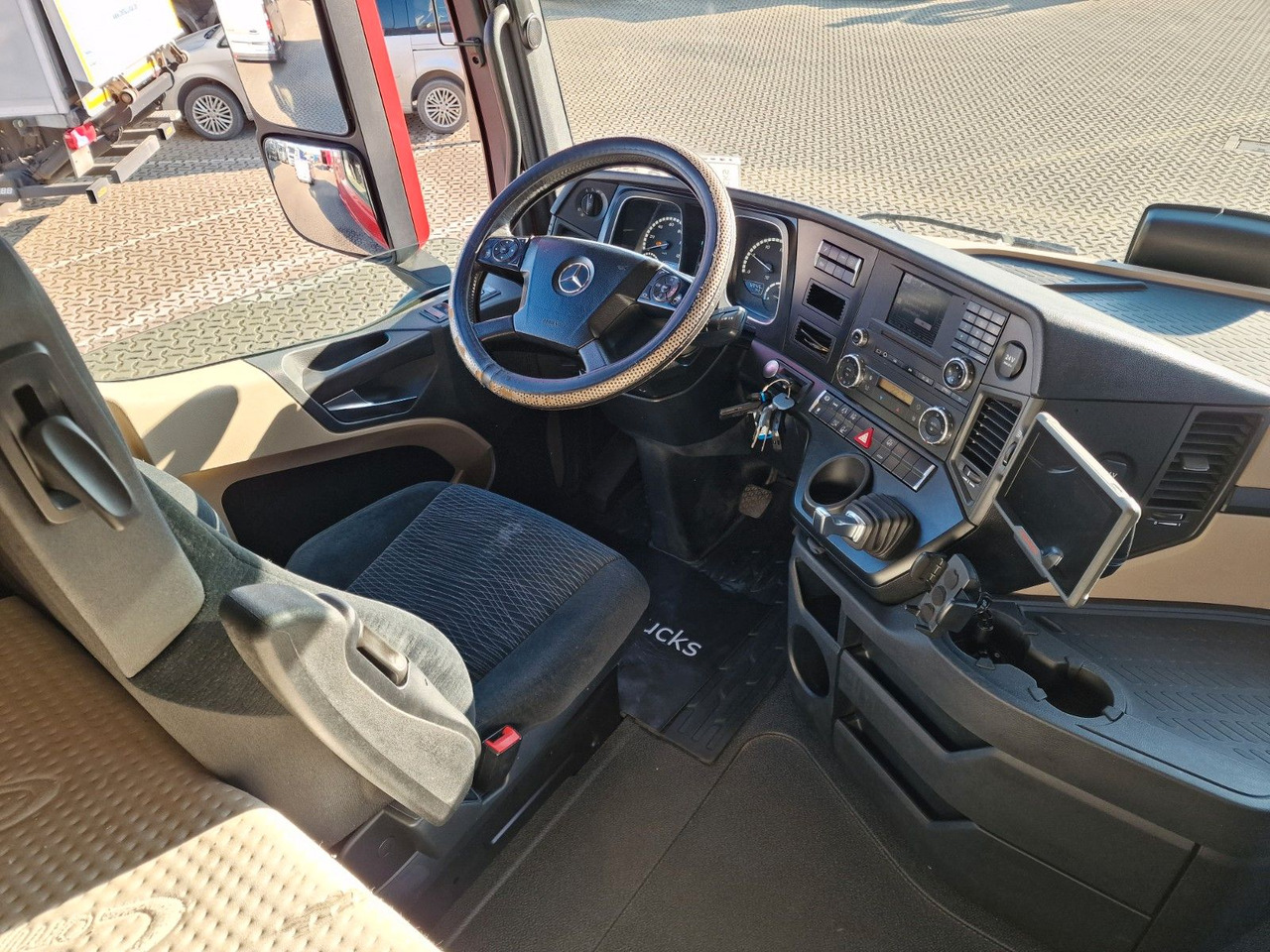 Dragbil Mercedes-Benz Actros 1845 / Retarder / Standklima / Xenon: bild 23