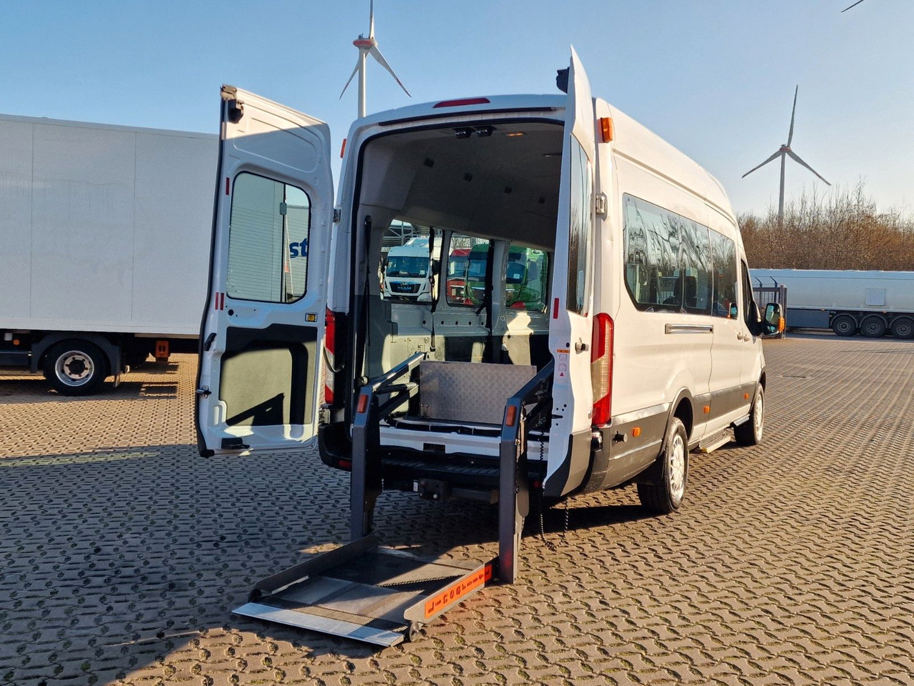 Ford Transit / Transport von Personen im Rollstuhl - Skåpbil: bild 1 Ford Transit / Transport von Personen im Rollstuhl - Skåpbil: bild 1