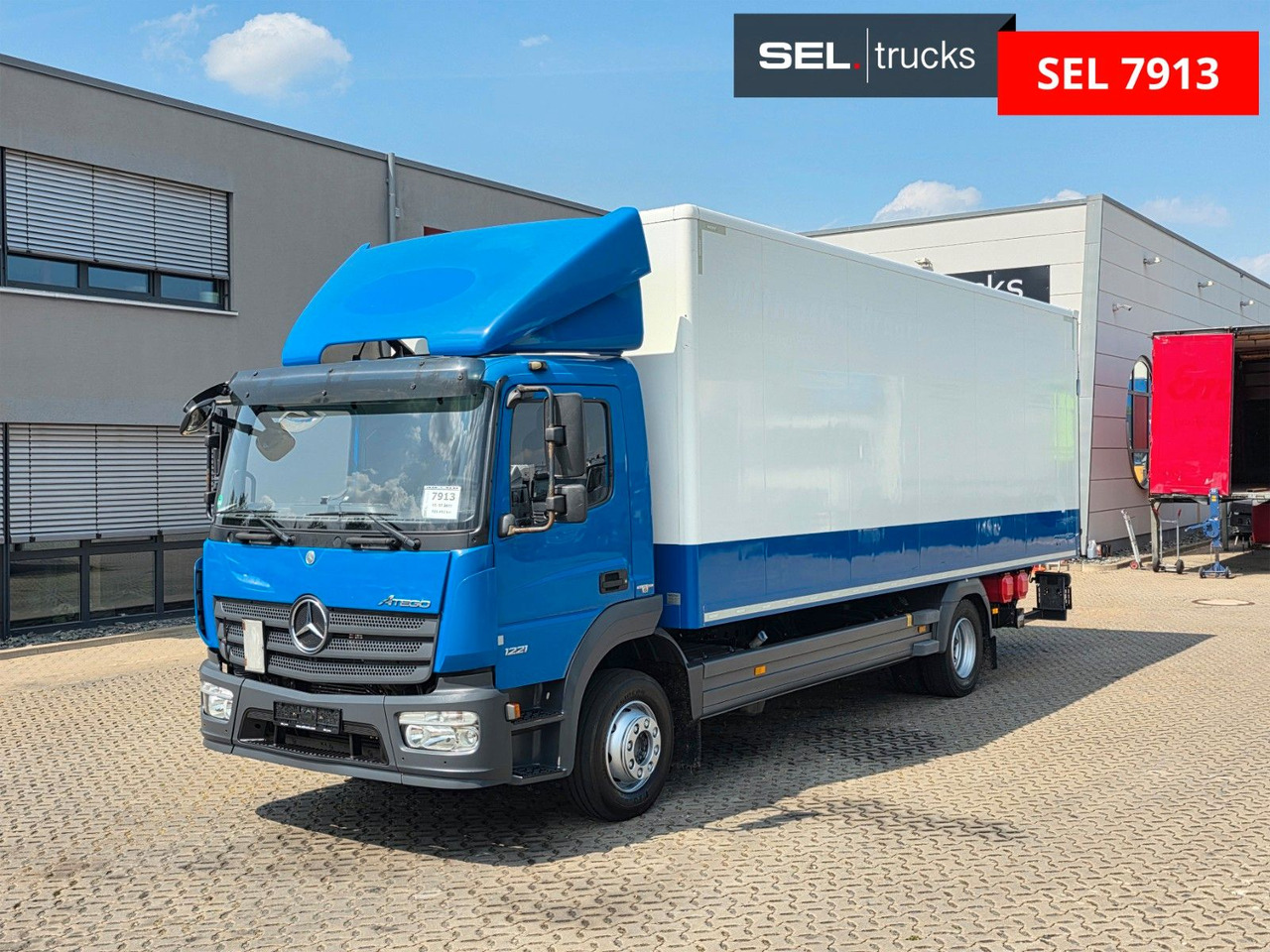 Mercedes-Benz Atego 1221 / Ladebordwand - Lastbil med skåp: bild 1 Mercedes-Benz Atego 1221 / Ladebordwand - Lastbil med skåp: bild 1