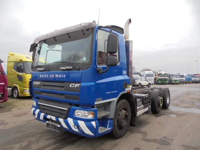 DAF CF 75.250 6X2 - Chassi lastbil: bild 1 DAF CF 75.250 6X2 - Chassi lastbil: bild 1