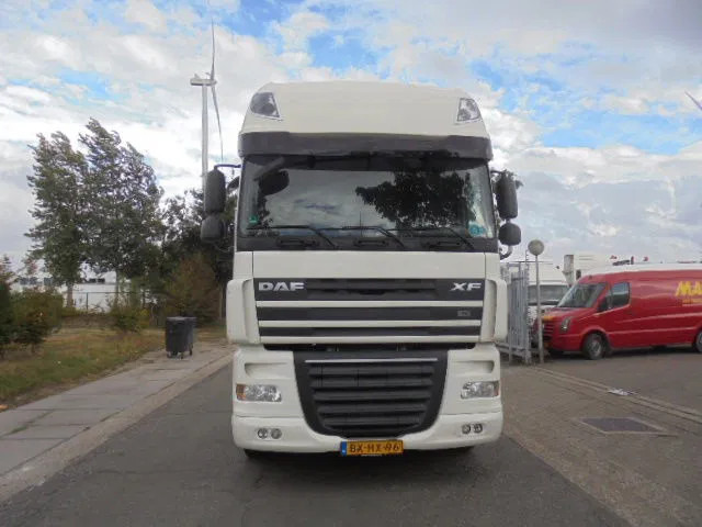 DAF XF 105 410 NL truck - Containerbil/ Växelflak lastbil: bild 2 DAF XF 105 410 NL truck - Containerbil/ Växelflak lastbil: bild 2