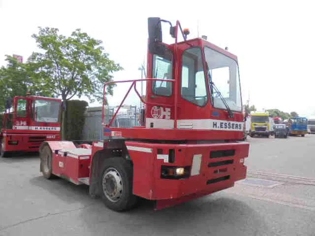 MOL YM225/4X2 40KM/H - Terminaltraktor: bild 3 MOL YM225/4X2 40KM/H - Terminaltraktor: bild 3