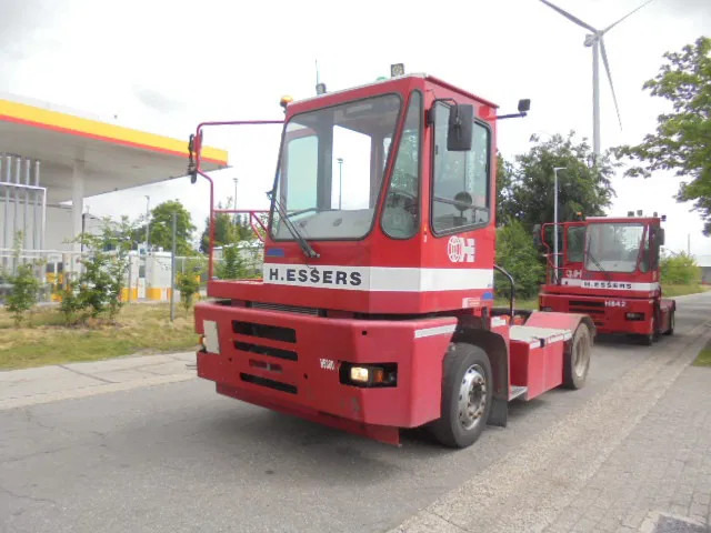 MOL YM225/4X2 40KM/H - Terminaltraktor: bild 1 MOL YM225/4X2 40KM/H - Terminaltraktor: bild 1