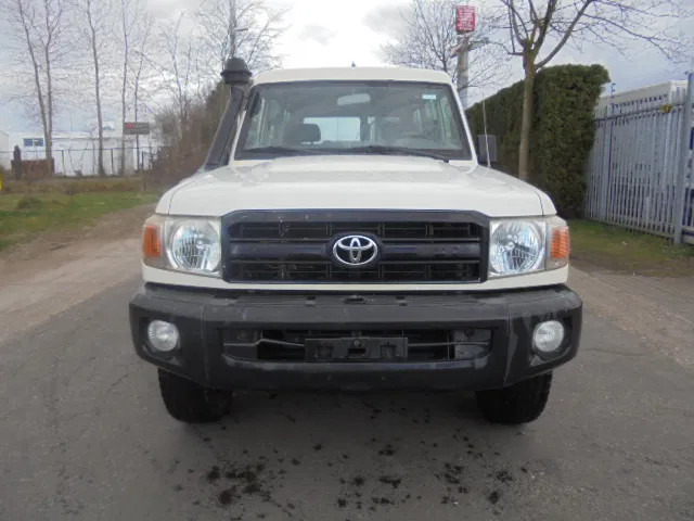Toyota Land Cruiser HZJ78L 4WD EXPORT OUT EU ONLY - Personbil: bild 2 Toyota Land Cruiser HZJ78L 4WD EXPORT OUT EU ONLY - Personbil: bild 2