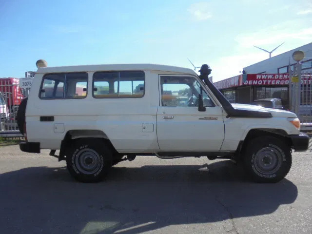 Toyota Land Cruiser HZJ78L 4X4 EXPORT OUTSIDE EU ONLY - Personbil: bild 4 Toyota Land Cruiser HZJ78L 4X4 EXPORT OUTSIDE EU ONLY - Personbil: bild 4