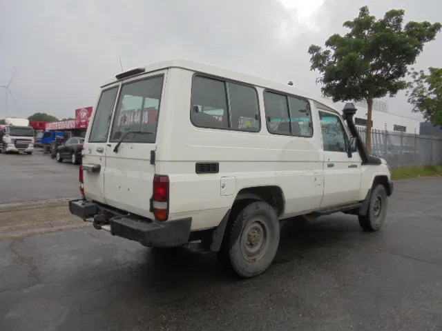 Toyota Land Cruiser HZJ78L 4X4 EXPORT OUTSIDE EU ONLY - Personbil: bild 4 Toyota Land Cruiser HZJ78L 4X4 EXPORT OUTSIDE EU ONLY - Personbil: bild 4