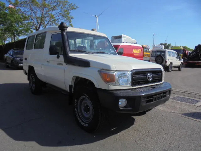 Toyota Land Cruiser HZJ78L 4X4 EXPORT OUTSIDE EU ONLY - Personbil: bild 3 Toyota Land Cruiser HZJ78L 4X4 EXPORT OUTSIDE EU ONLY - Personbil: bild 3