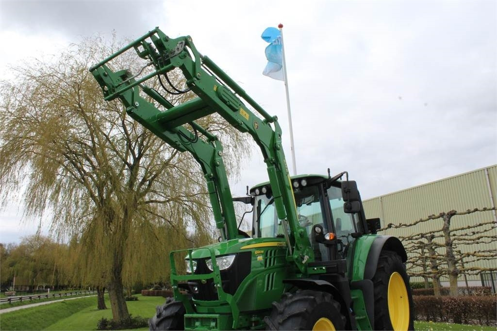 John Deere 6120M with 623R loader - Traktor: bild 2 John Deere 6120M with 623R loader - Traktor: bild 2