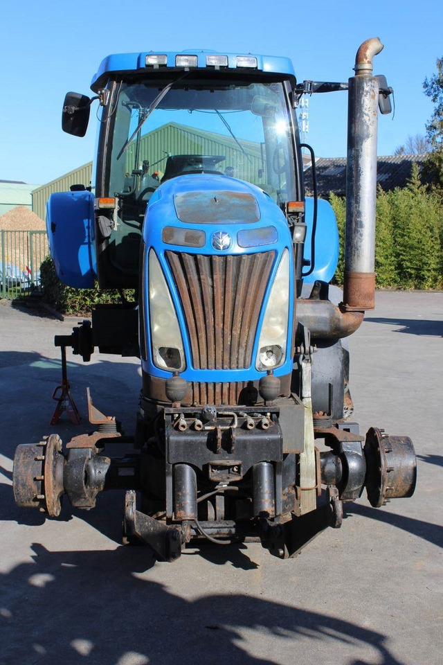New Holland T8020 - Traktor: bild 4 New Holland T8020 - Traktor: bild 4