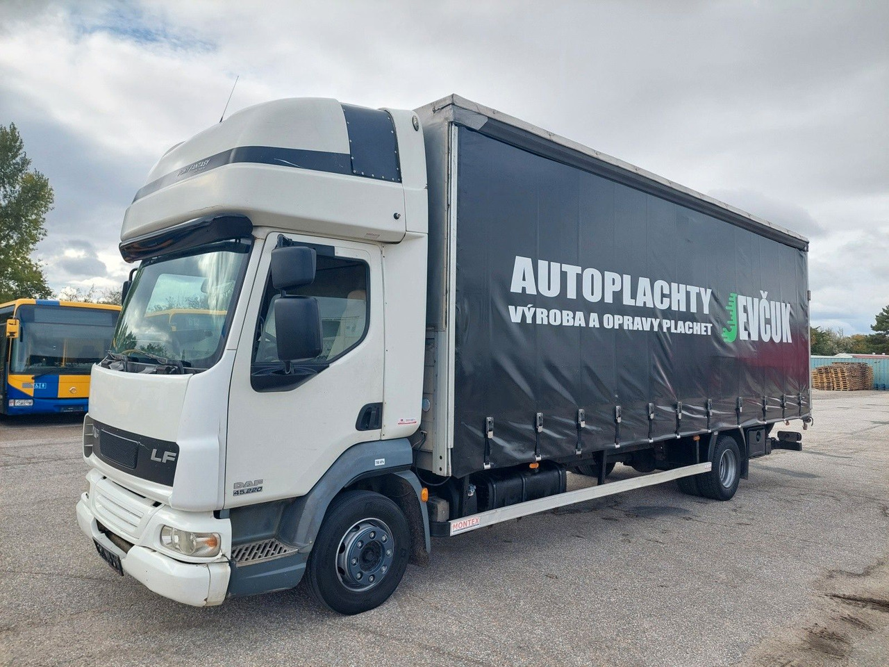 DAF FA LF 45.220 G12 4x2 - Kapellbil: bild 1 DAF FA LF 45.220 G12 4x2 - Kapellbil: bild 1