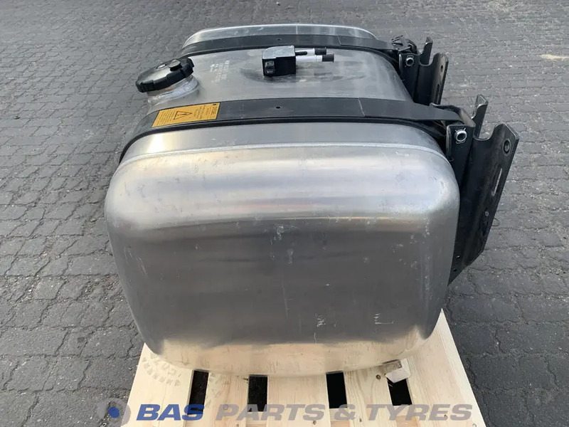 Mercedes-Benz - Bränsletank för Lastbil: bild 2 Mercedes-Benz - Bränsletank för Lastbil: bild 2