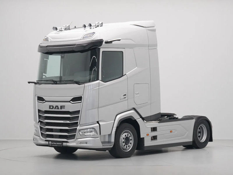 DAF XG 480 FT DVS LEATHER PTO-PREP B3-ALARM SILVER METALLIC (J5320MESI) VECTO 2 - Dragbil: bild 1 DAF XG 480 FT DVS LEATHER PTO-PREP B3-ALARM SILVER METALLIC (J5320MESI) VECTO 2 - Dragbil: bild 1
