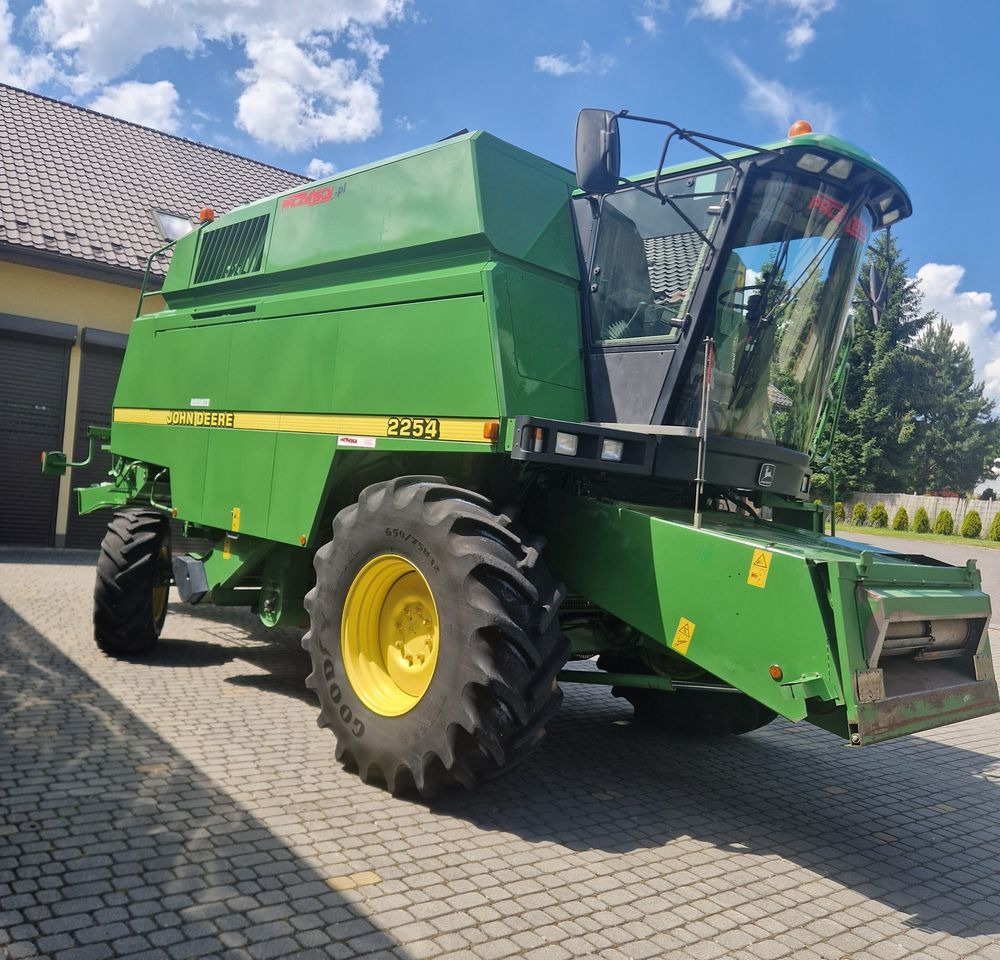 Kombajn zbożawy John deere 2254 2000 Kombajn John Deere JD - Skördetröska: bild 1 Kombajn zbożawy John deere 2254 2000 Kombajn John Deere JD - Skördetröska: bild 1