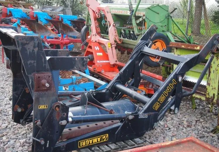 Ładowacz czołowy Tur do ciągnika MF NW JD CLAAS RENAULT - Frontlastar för traktor: bild 1 Ładowacz czołowy Tur do ciągnika MF NW JD CLAAS RENAULT - Frontlastar för traktor: bild 1