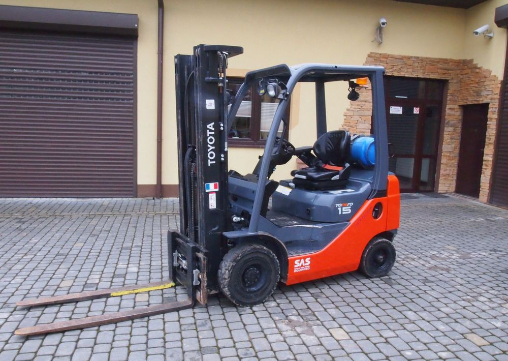 Wózek widłowy Toyota 8FGF15 2018 TRIPLEX system SAS (blokowanie tylnej osi) - Gasoltruck: bild 1 Wózek widłowy Toyota 8FGF15 2018 TRIPLEX system SAS (blokowanie tylnej osi) - Gasoltruck: bild 1