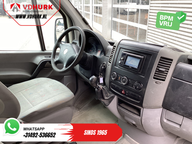 Volkswagen Crafter 35 2.5 TDI EXPORT ONLY Riem V.V/ APK 5-2026/ Imperiaal/ Gev.stoel/ 2.8T trekverm./ Navi/ Trekhaak/ Airco - Skåpbil: bild 3 Volkswagen Crafter 35 2.5 TDI EXPORT ONLY Riem V.V/ APK 5-2026/ Imperiaal/ Gev.stoel/ 2.8T trekverm./ Navi/ Trekhaak/ Airco - Skåpbil: bild 3