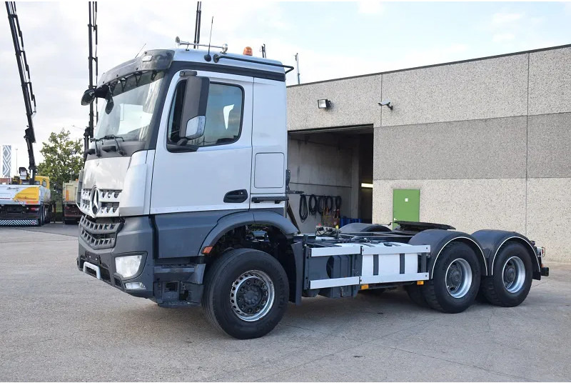 Mercedes-Benz Arocs 3345 - Dragbil: bild 3 Mercedes-Benz Arocs 3345 - Dragbil: bild 3