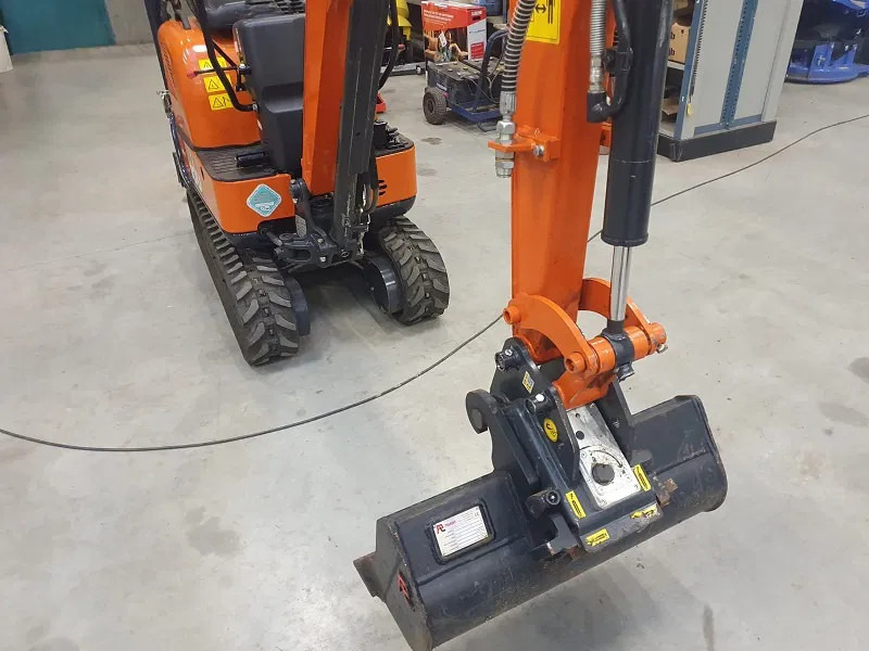 Hitachi ZX10U - 6 serie - 33 working hours - - Minigrävmaskin: bild 2 Hitachi ZX10U - 6 serie - 33 working hours - - Minigrävmaskin: bild 2
