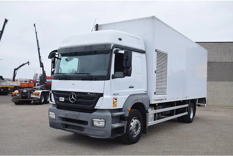 Mercedes-Benz Axor 1824 - Lastbil med skåp: bild 2 Mercedes-Benz Axor 1824 - Lastbil med skåp: bild 2
