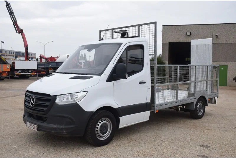 Mercedes-Benz Sprinter 316 - Transportbil med flak: bild 1 Mercedes-Benz Sprinter 316 - Transportbil med flak: bild 1