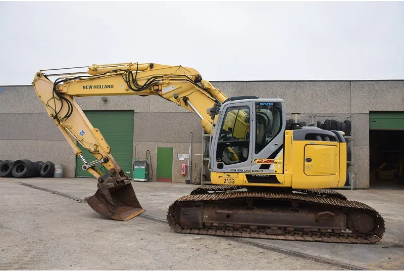 New Holland Kobelco E235B SR-LCT - Bandgrävare: bild 3 New Holland Kobelco E235B SR-LCT - Bandgrävare: bild 3