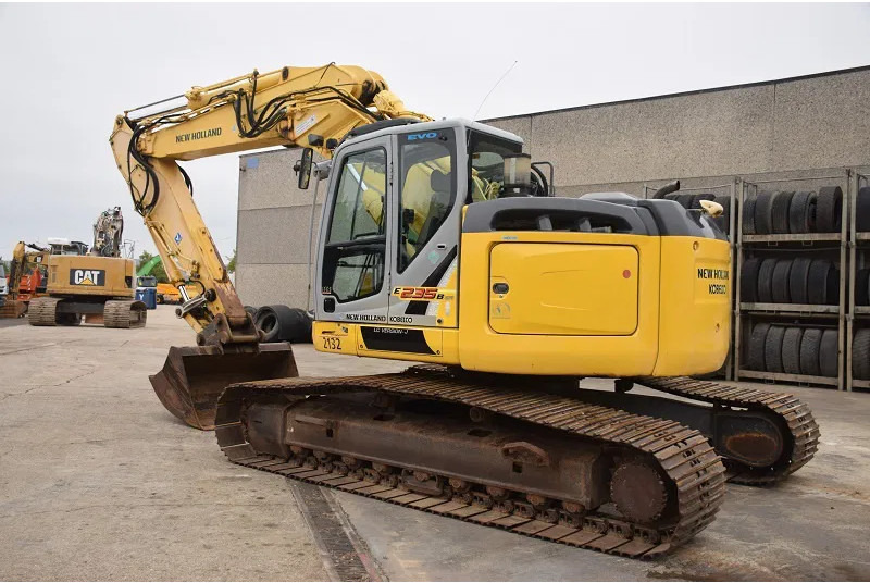 New Holland Kobelco E235B SR-LCT - Bandgrävare: bild 1 New Holland Kobelco E235B SR-LCT - Bandgrävare: bild 1