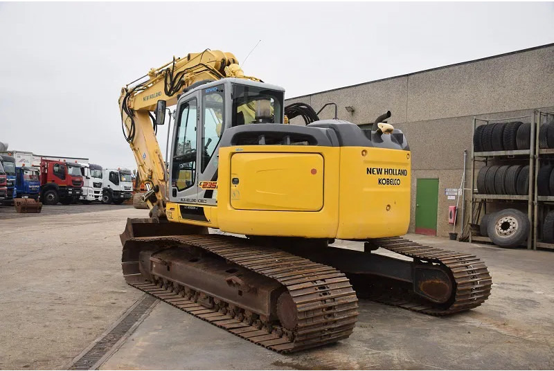 New Holland Kobelco E235B SR-LCT - Bandgrävare: bild 2 New Holland Kobelco E235B SR-LCT - Bandgrävare: bild 2