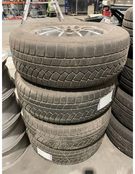 Continental Continental banden met velgen 235/65 R17 - Däck och fälgar för Personbil: bild 1 Continental Continental banden met velgen 235/65 R17 - Däck och fälgar för Personbil: bild 1