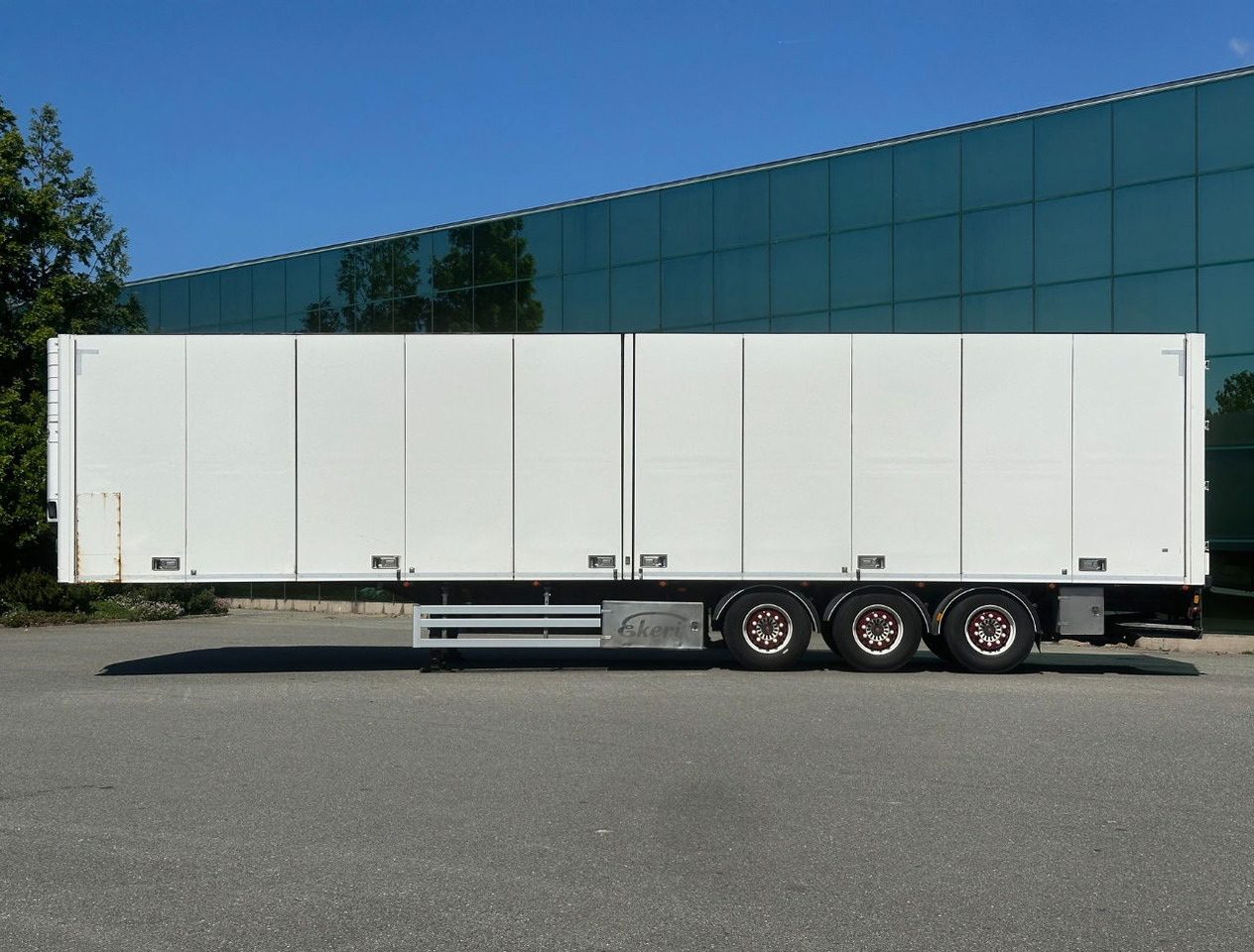 Ekeri 3-AS Multi Temp 1335 x 250 x 271 CM Inside Tail Lift - Kyl/ Frys semitrailer: bild 2 Ekeri 3-AS Multi Temp 1335 x 250 x 271 CM Inside Tail Lift - Kyl/ Frys semitrailer: bild 2