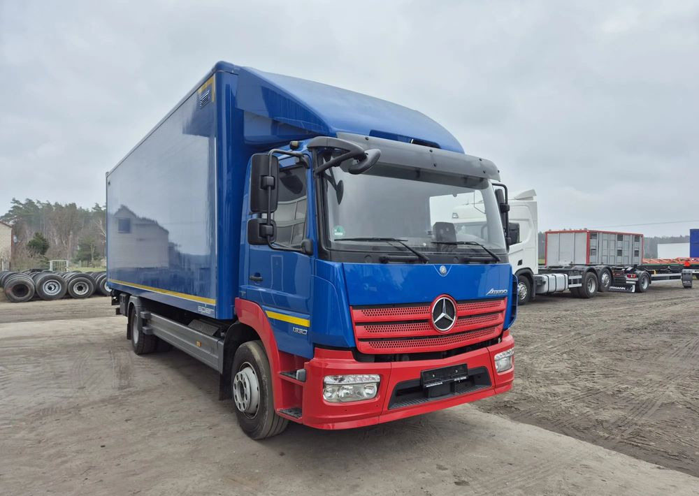 Mercedes-Benz Atego 1330 Euro 6 - Lastbil med skåp: bild 2 Mercedes-Benz Atego 1330 Euro 6 - Lastbil med skåp: bild 2