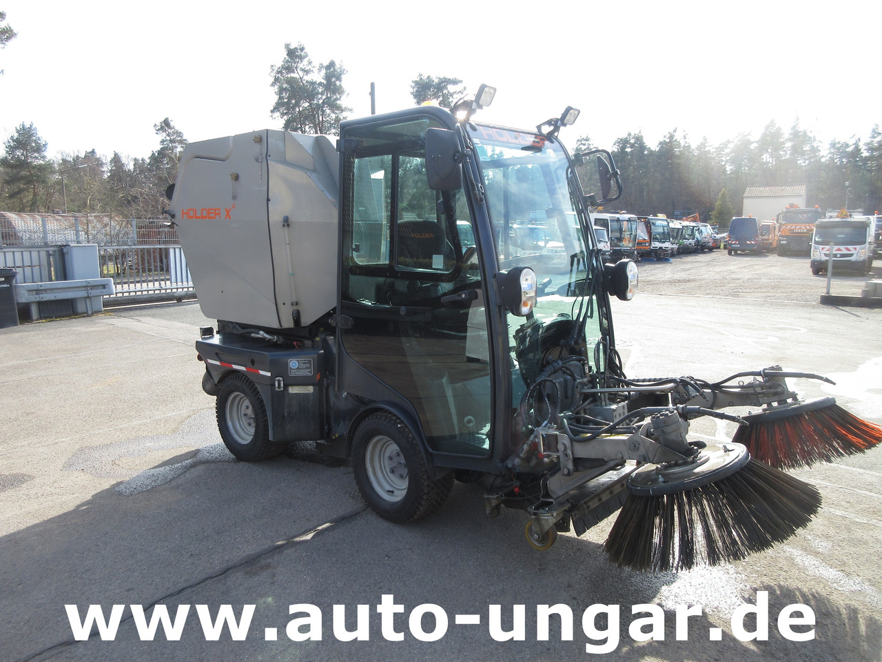 Holder X45 Kubota Diesel Motor Baujahr 2019 Allrad Kehrmaschine Geräteträger - Kommunaltraktor: bild 1 Holder X45 Kubota Diesel Motor Baujahr 2019 Allrad Kehrmaschine Geräteträger - Kommunaltraktor: bild 1