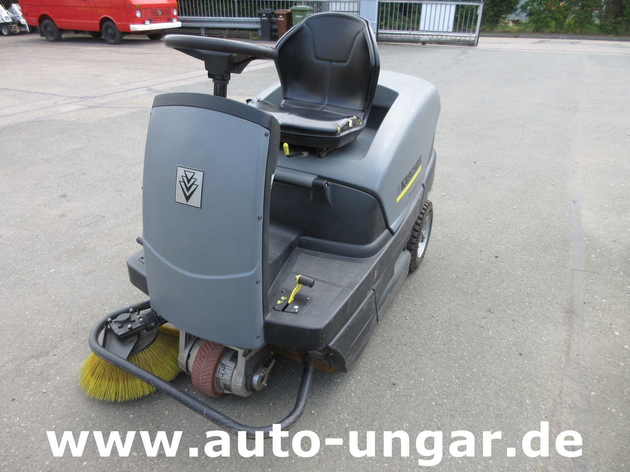 KÄRCHER KM 100/100 RBP Pack 1.280-112.0 elektrische Parkplatzkehrmaschine Hallenkehrmaschine Elektro - Sopmaskin: bild 2 KÄRCHER KM 100/100 RBP Pack 1.280-112.0 elektrische Parkplatzkehrmaschine Hallenkehrmaschine Elektro - Sopmaskin: bild 2